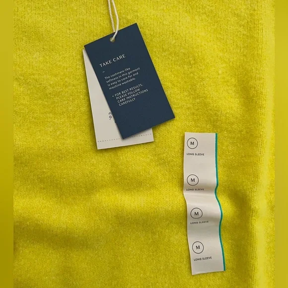 ✨NWT✨ UNIVERSAL THREAD Crew Neck Cashmere Like Yellow Sweater - Medium & Large - Picture 4 of 8